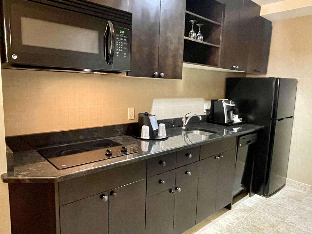 Best Western Plus Okotoks Inn & Suites Bagian luar foto