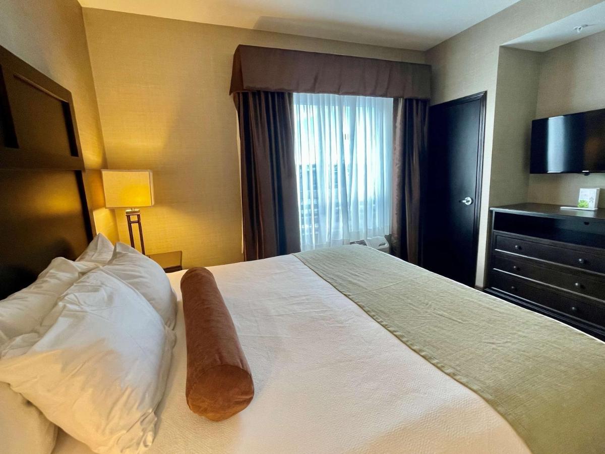 Best Western Plus Okotoks Inn & Suites Bagian luar foto