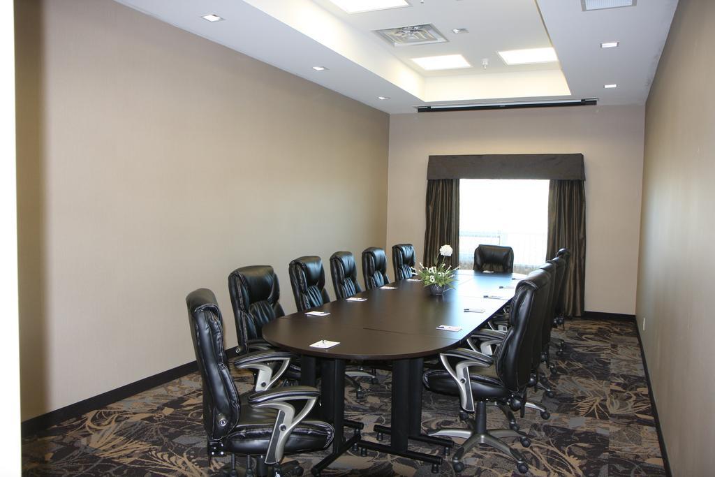 Best Western Plus Okotoks Inn & Suites Bagian luar foto