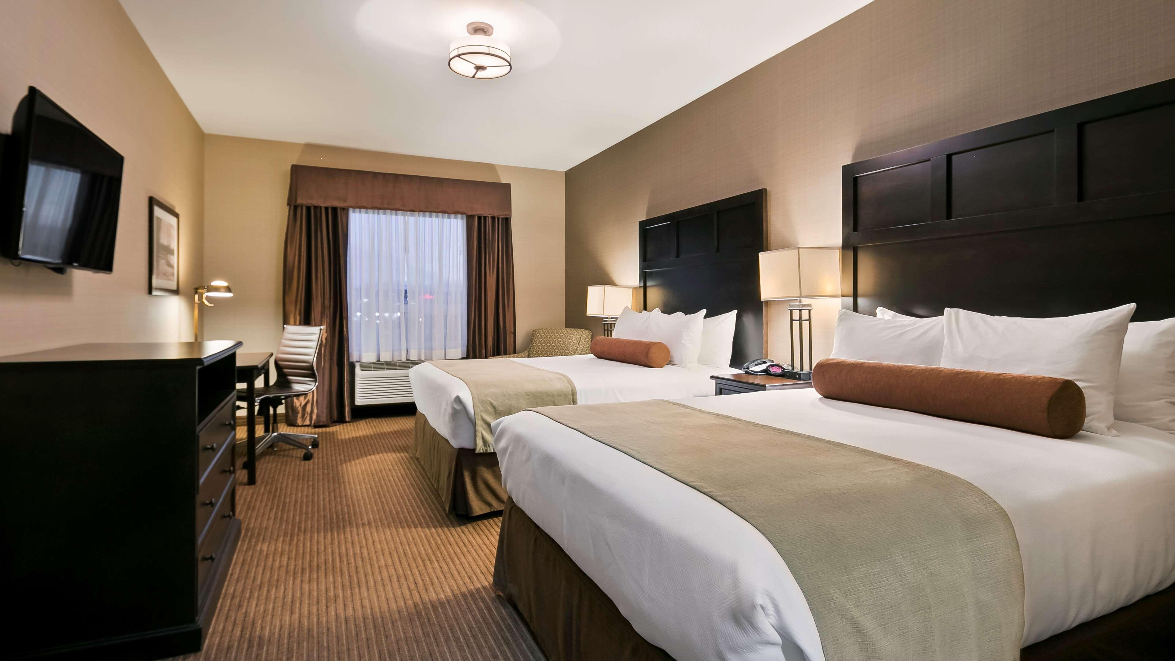 Best Western Plus Okotoks Inn & Suites Bagian luar foto
