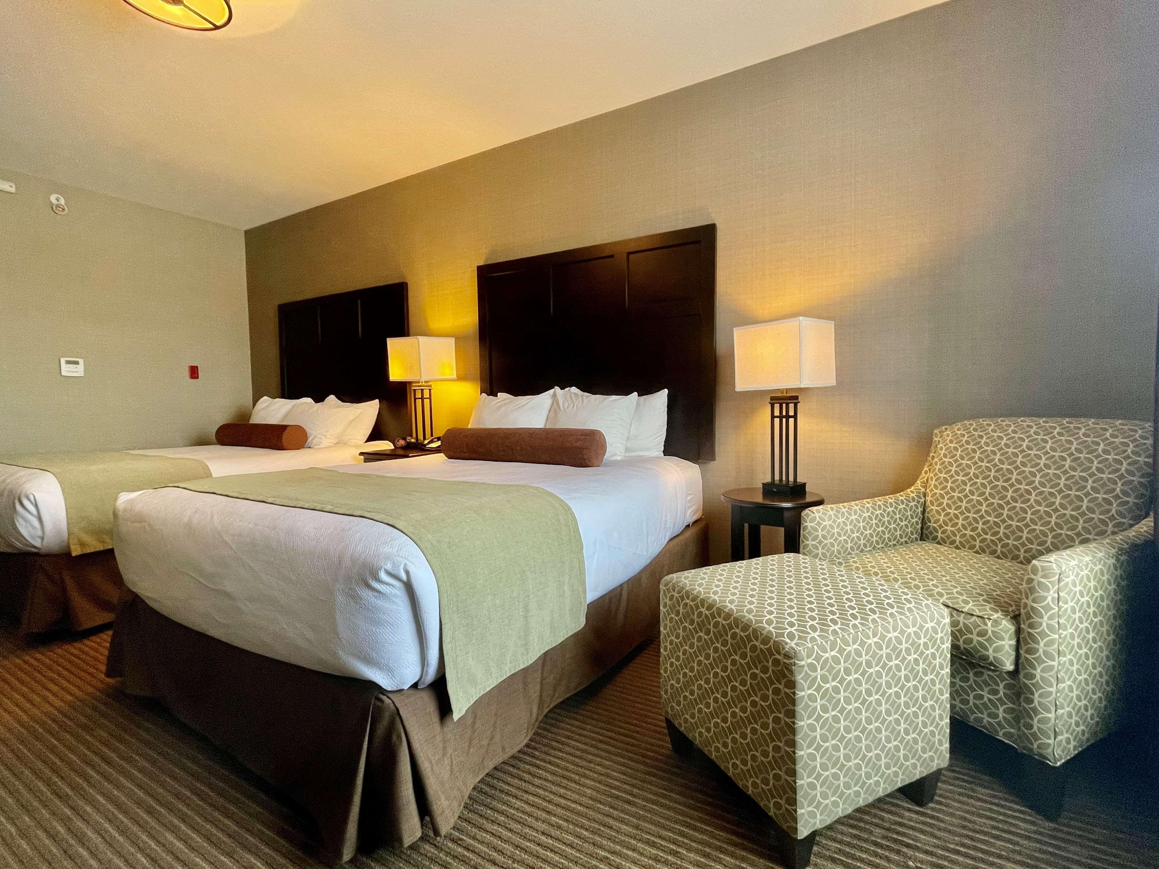 Best Western Plus Okotoks Inn & Suites Bagian luar foto
