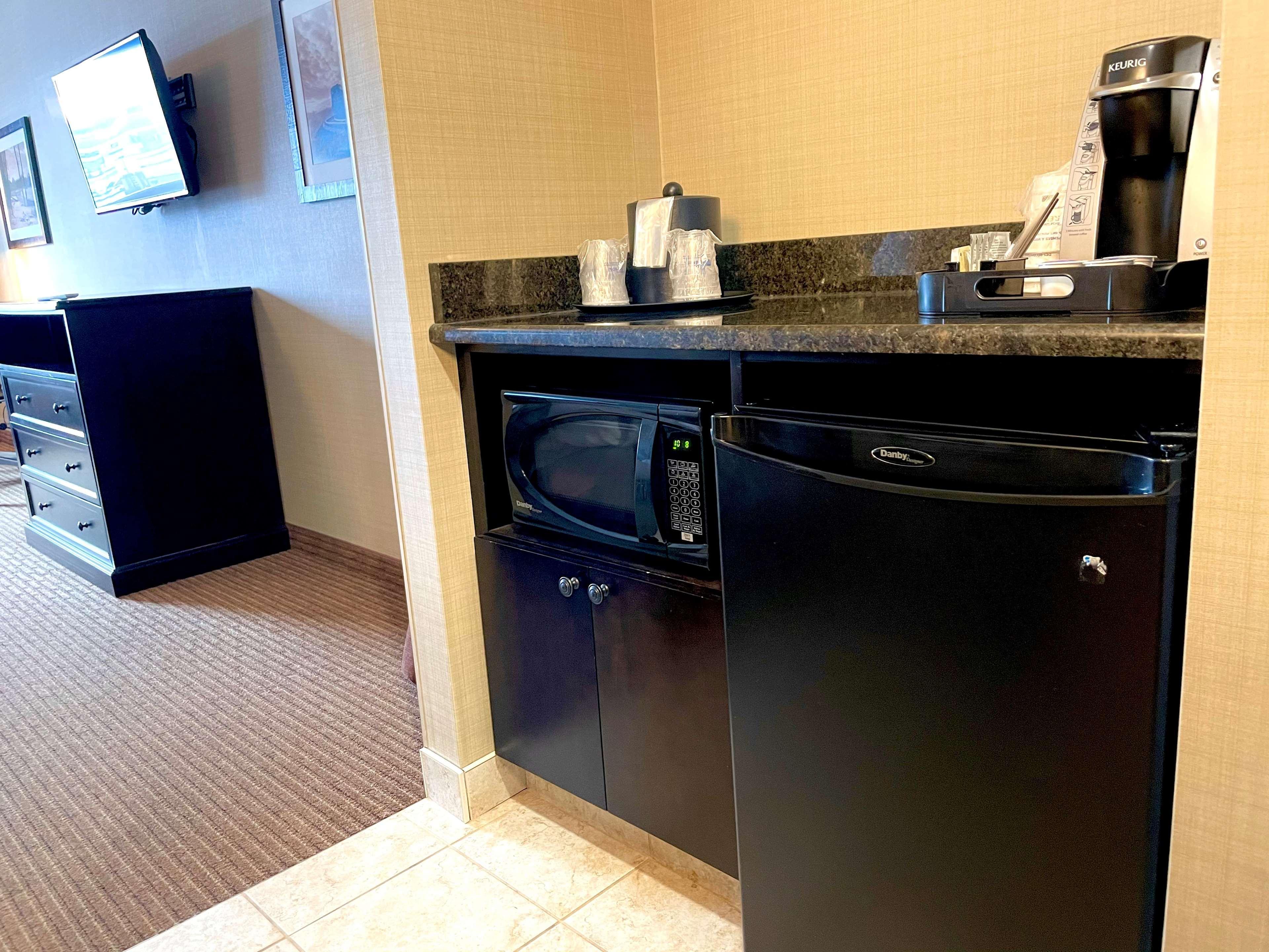 Best Western Plus Okotoks Inn & Suites Bagian luar foto