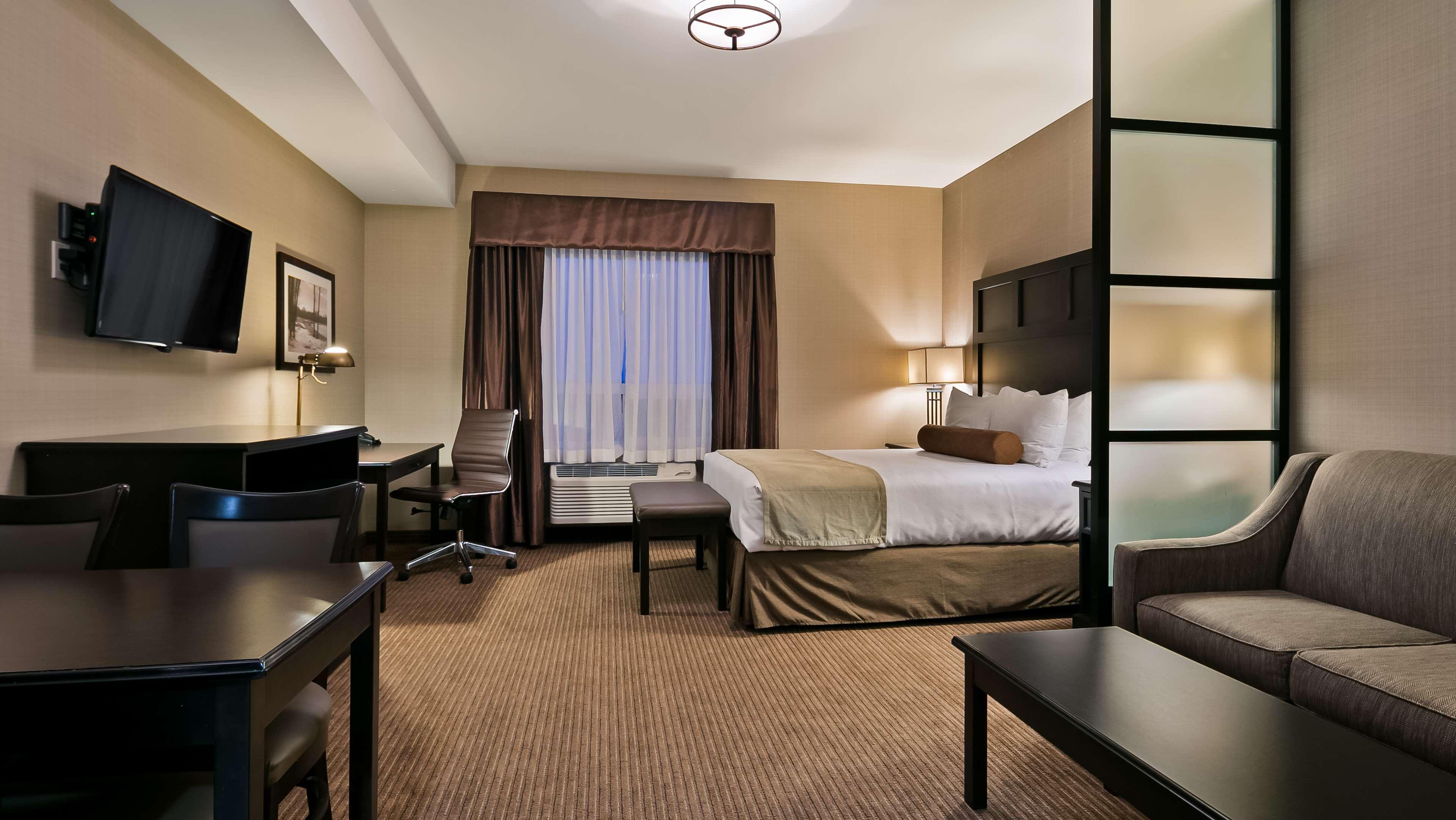 Best Western Plus Okotoks Inn & Suites Bagian luar foto