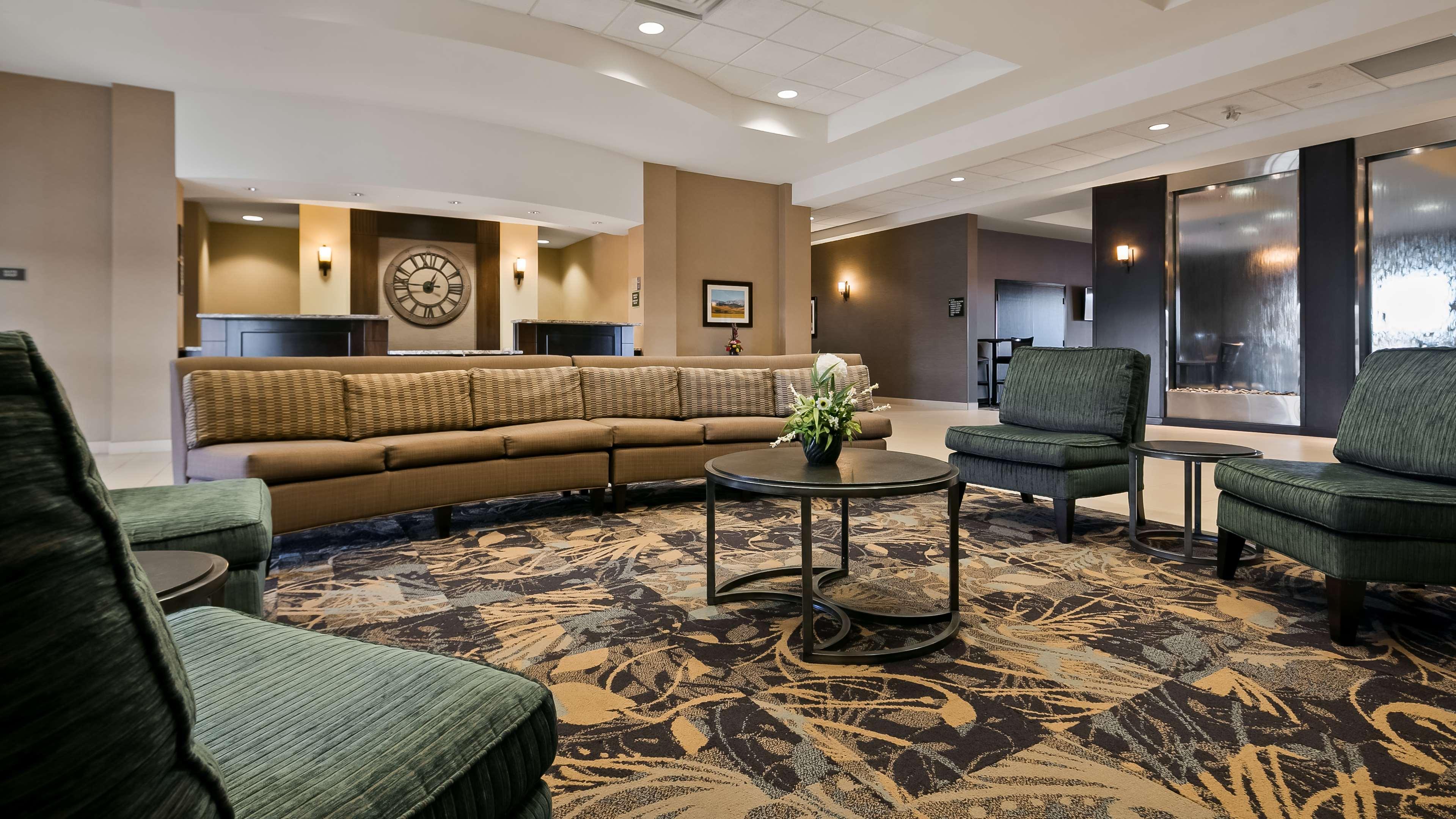 Best Western Plus Okotoks Inn & Suites Bagian luar foto