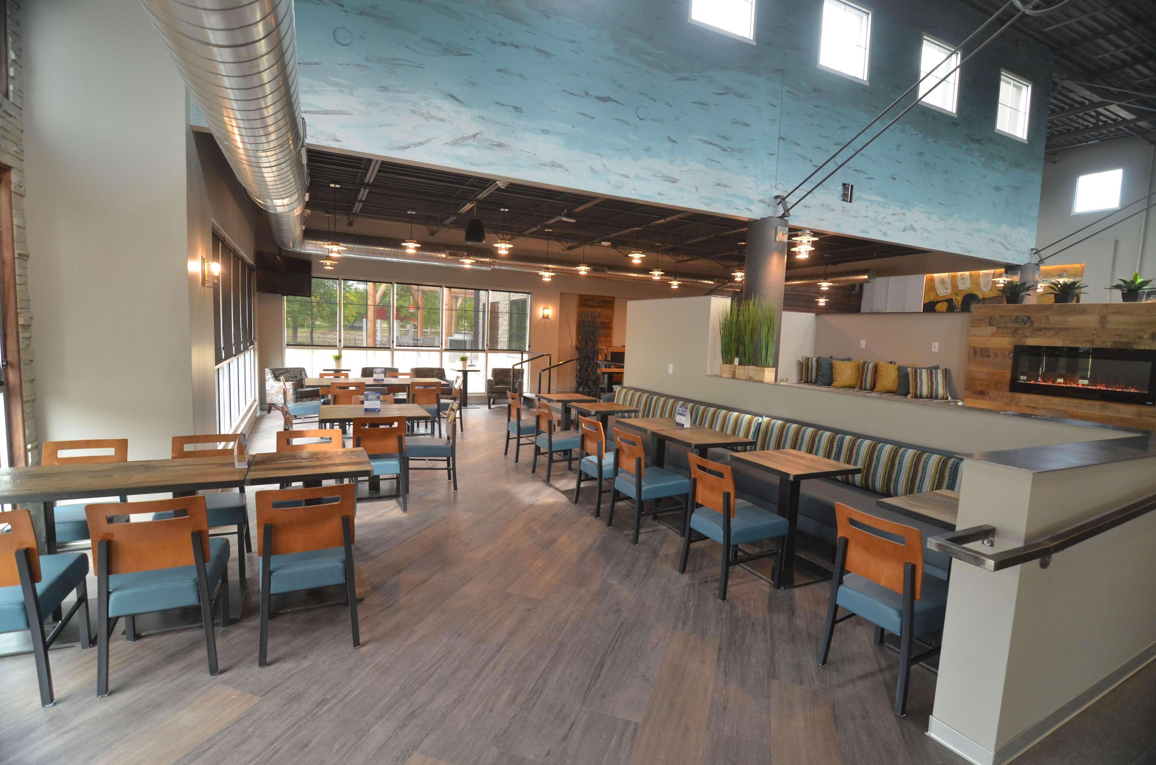Best Western Plus Okotoks Inn & Suites Bagian luar foto
