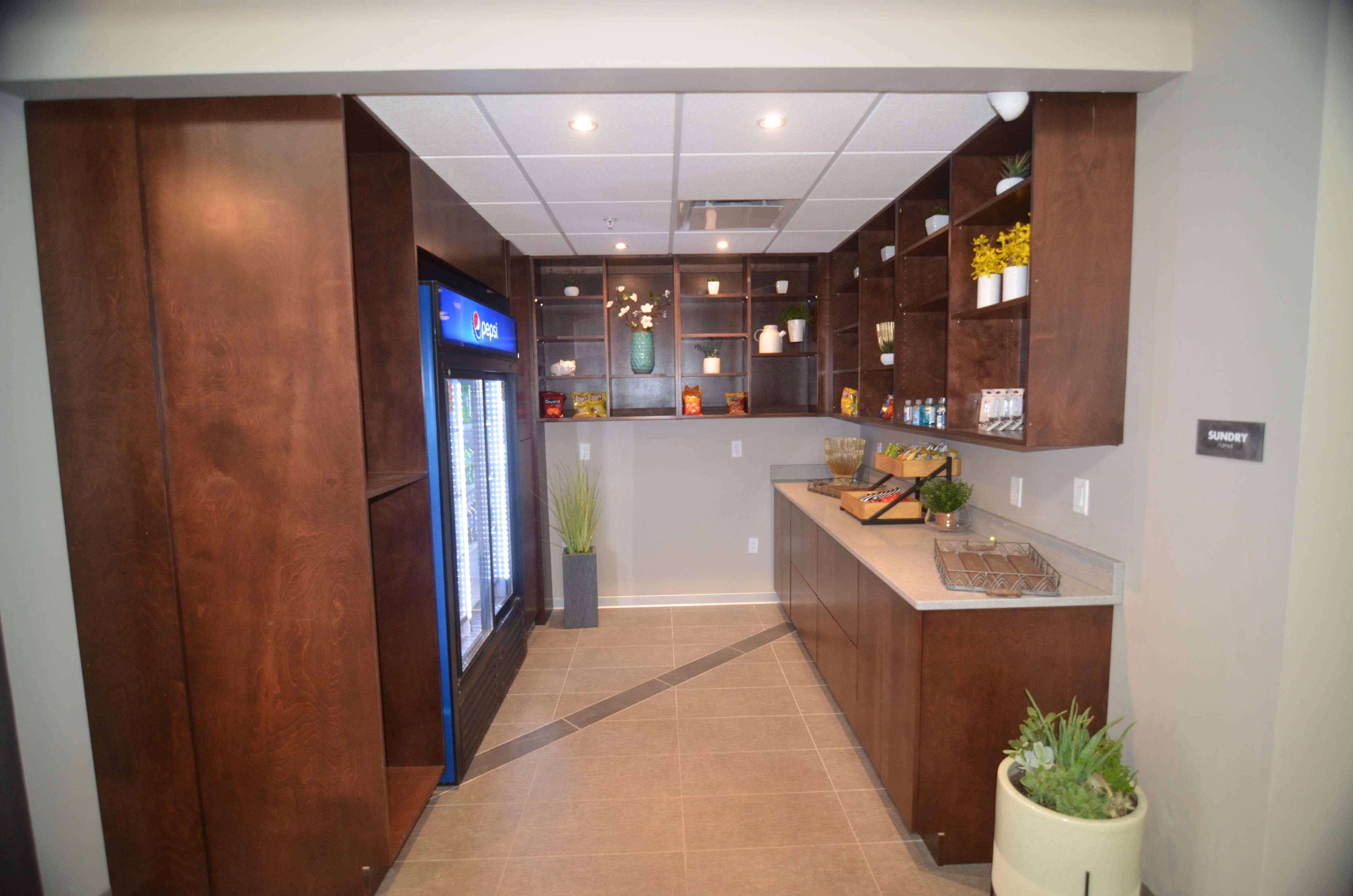 Best Western Plus Okotoks Inn & Suites Bagian luar foto
