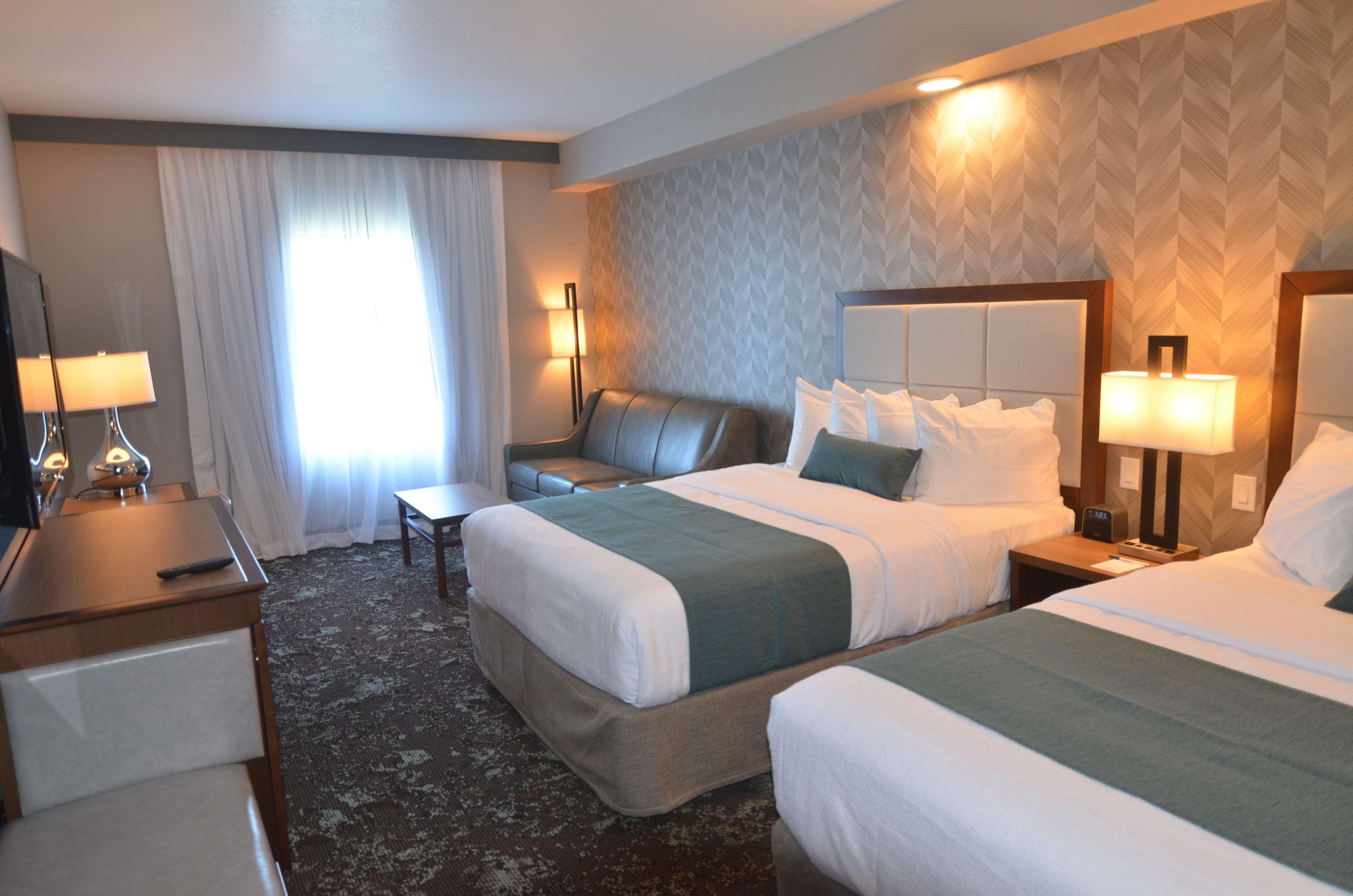 Best Western Plus Okotoks Inn & Suites Bagian luar foto