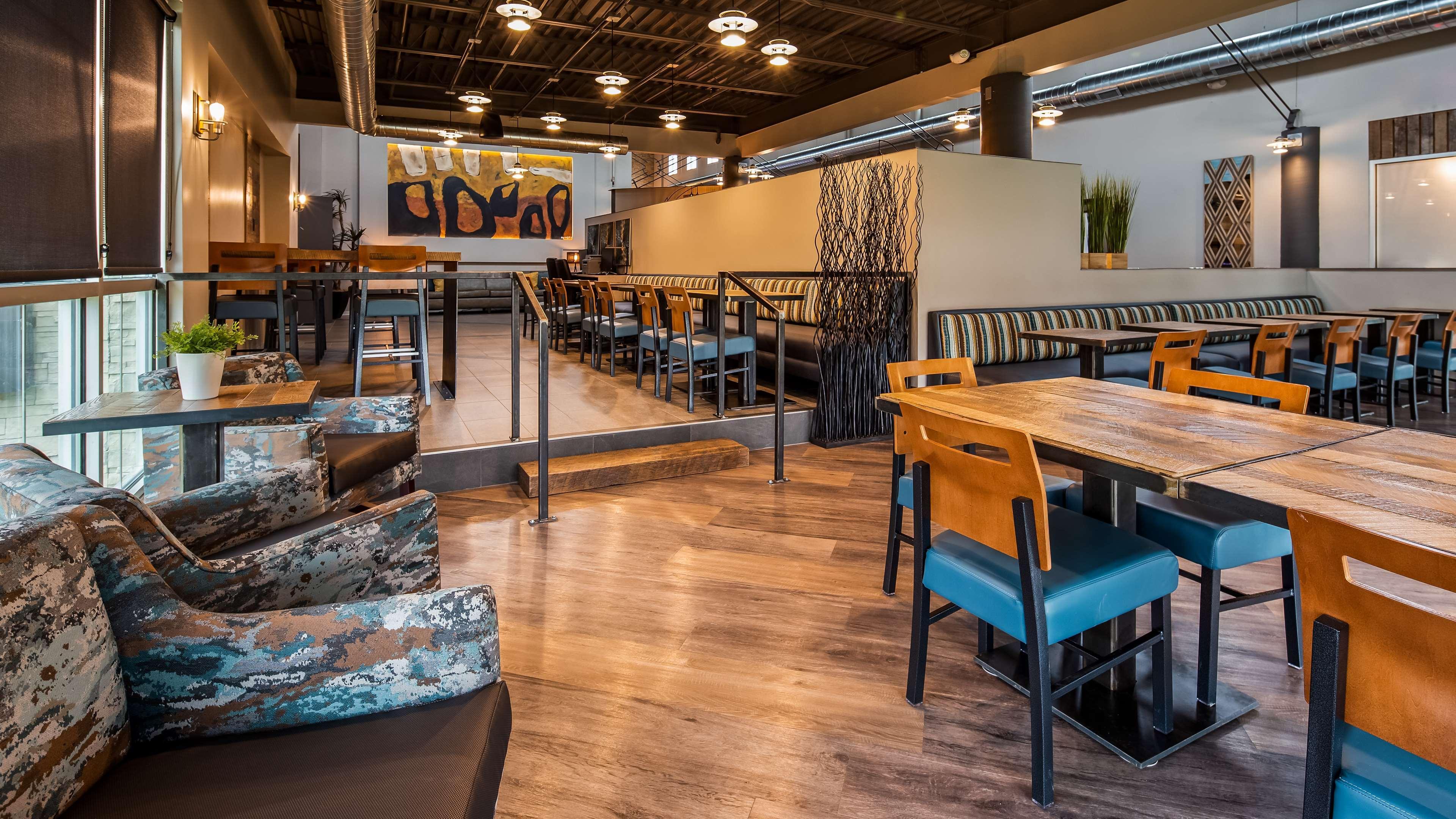 Best Western Plus Okotoks Inn & Suites Bagian luar foto