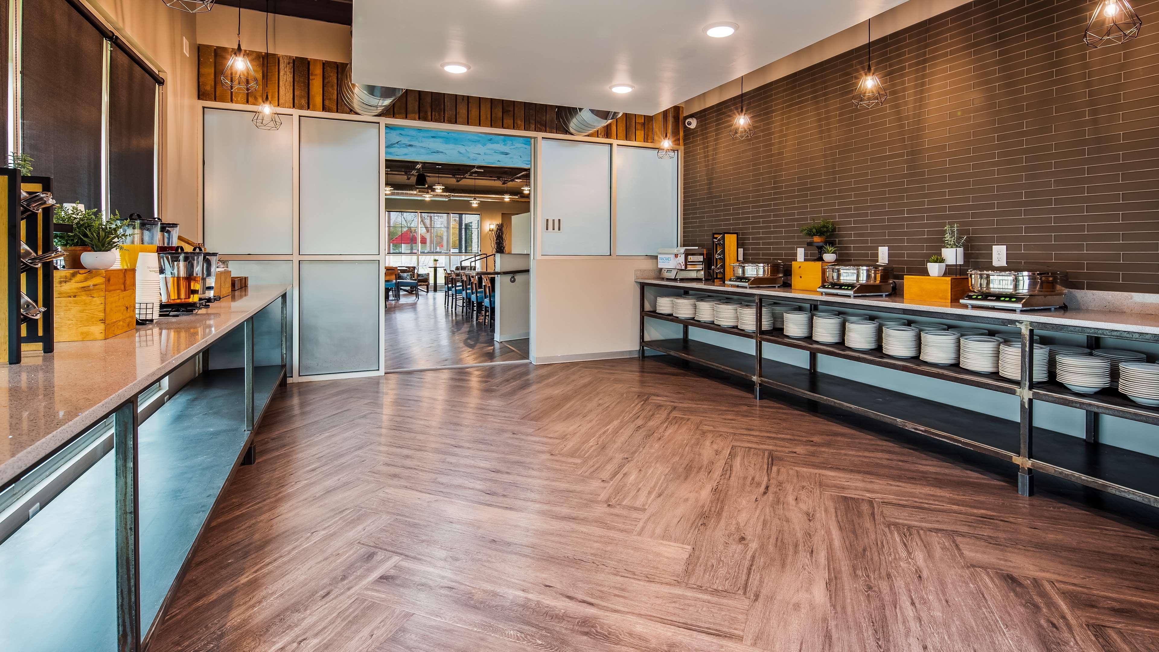 Best Western Plus Okotoks Inn & Suites Bagian luar foto