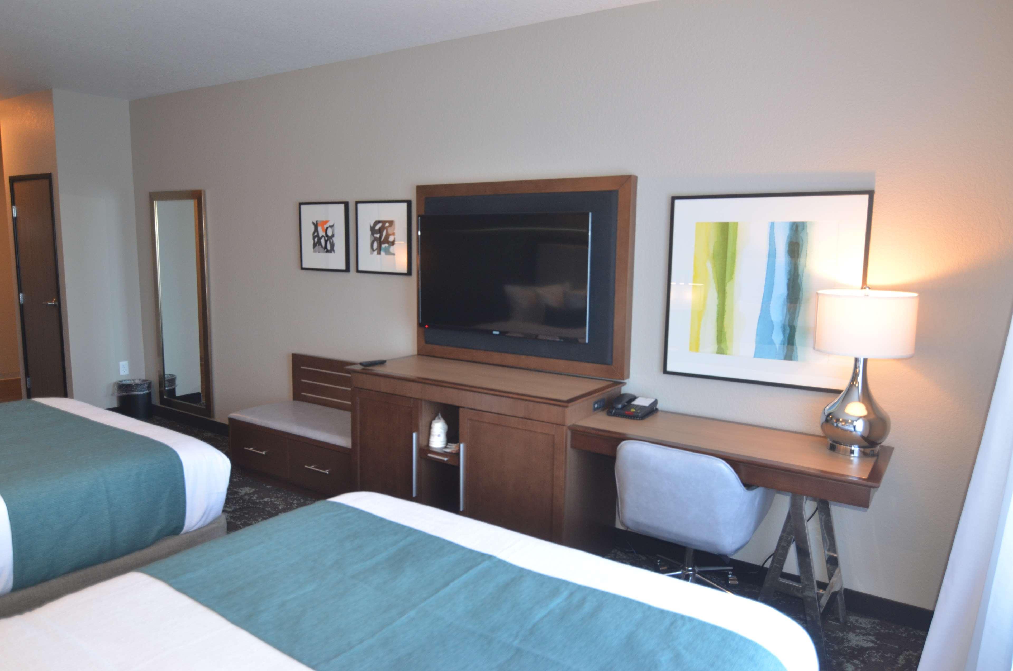 Best Western Plus Okotoks Inn & Suites Bagian luar foto